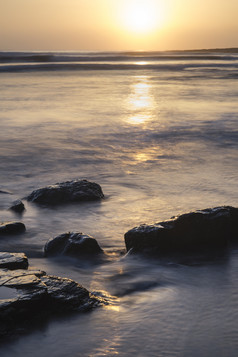 暗色调漂亮海面夕阳摄影图