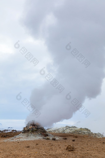 浅色调<strong>火山爆发</strong>摄影图