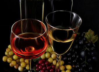 黑色风格葡萄酒摄影图