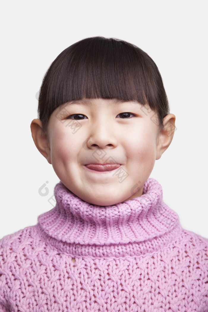 儿童小孩女孩齐刘海发型吐舌头可爱调皮摄影