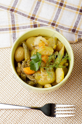 餐饮美食炖土豆摄影图