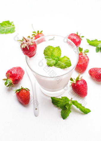 美味的草莓牛奶饮品