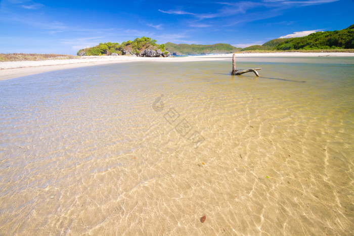 蓝天旅行蓝色海边沙滩海浪大海夏天风景