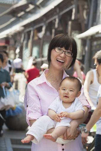 家庭妈妈孩子抱着小孩可爱微笑牙齿女人摄影