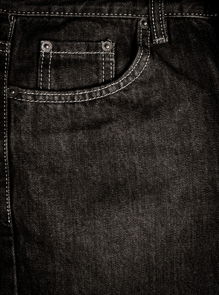 黑色牛仔裤裤兜摄影图