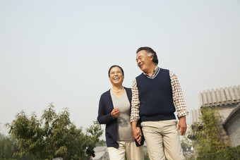 爷爷奶奶老年人早晨<strong>户外运动</strong>晨运休闲的摄影