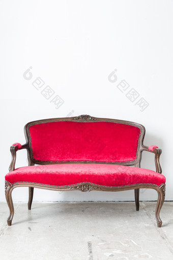 灰色调红椅子摄影图