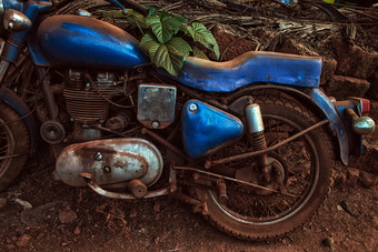 废弃的摩托车摄影图