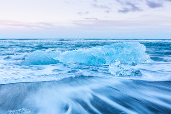 蓝<strong>色调</strong>漂亮的海浪摄影图