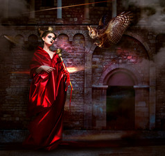 红色长袍的女巫师