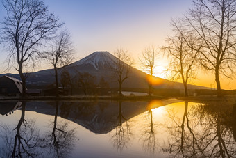 暗色调富士山日出摄影图