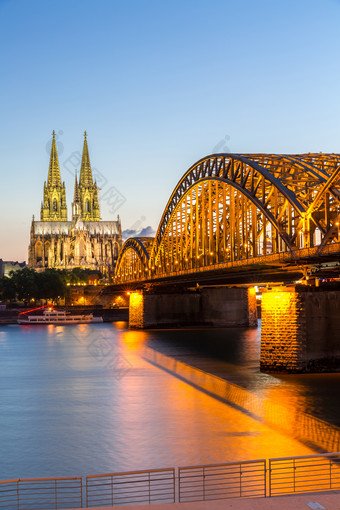 暗色调德国大桥摄影图