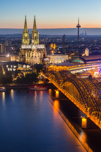 暗色调德国城市桥梁摄影图