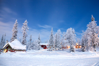 蓝色调雪地美景摄影图