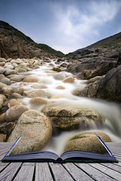 山坡卵石河水摄影图
