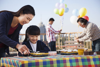 布置<strong>生日会</strong>场摄影图