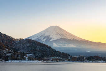 暗色调富士山摄影图