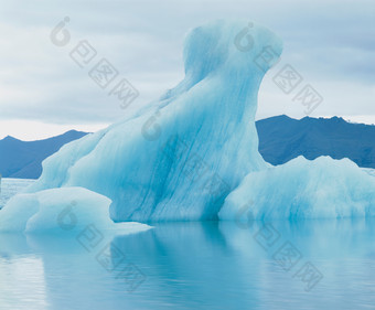 蓝色漂亮的大冰川摄影图
