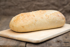 深色香甜的面包摄影图