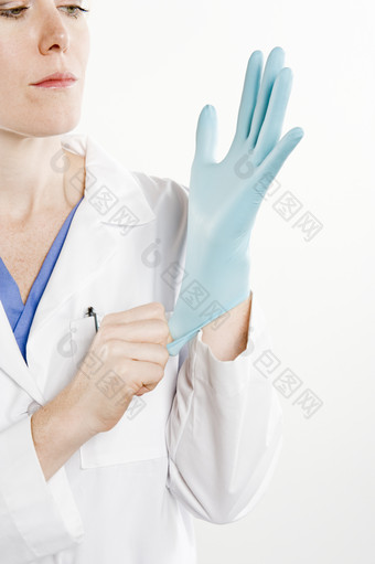 简约戴手套的医生摄影图