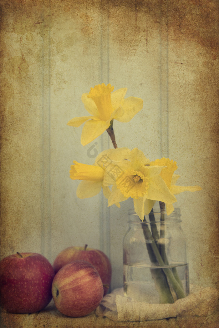 复古风格花瓶和苹果摄影图