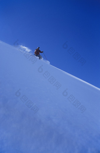 滑雪运动的人物摄影图