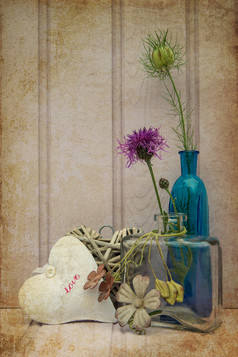 复古风格小花瓶摄影图