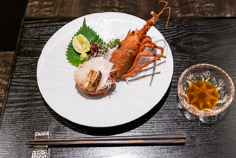 日本料理龙虾生鱼片图