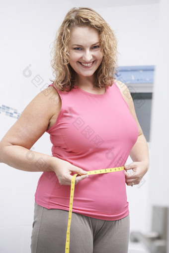 简约风减肥的女子摄影图