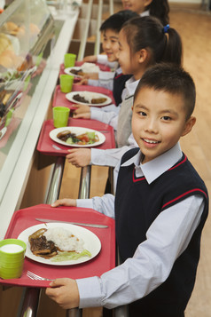 学生学校食堂饭堂打饭午餐排队男女微笑摄影