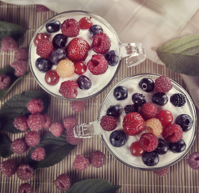 梅子酸奶美食摄影图