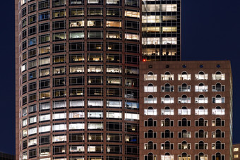 夜晚的高楼建筑摄影图
