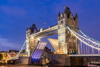 夜晚的英国伦敦塔桥
