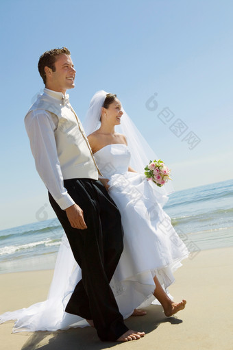 蓝色调在海边<strong>的</strong>婚礼摄影图