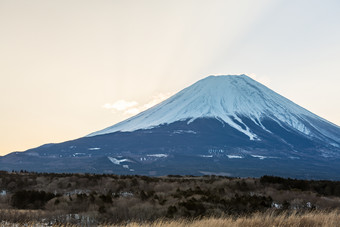 暗色调富士山美景摄影图