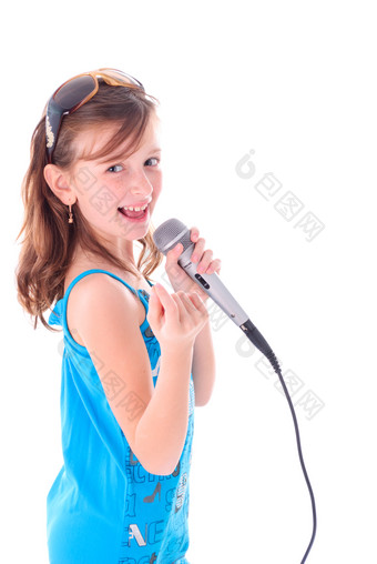 简约唱歌的小女孩摄影图