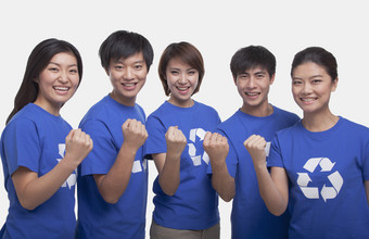 穿蓝色T恤握拳加油的团队