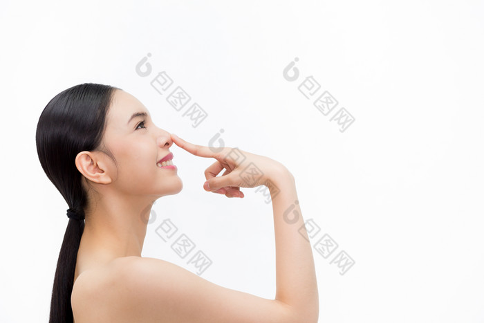 手指鼻子的亚洲女人