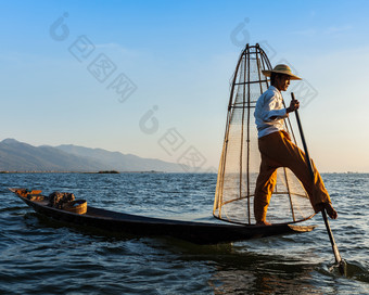 渔夫因莱湖钓鱼