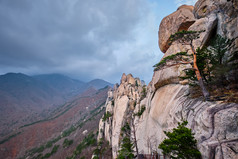 索拉克桑山峰岩壁摄影图片