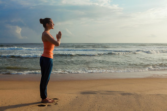 <strong>瑜伽</strong>派<strong>瑜伽</strong>苦行萨马什蒂Tadasana