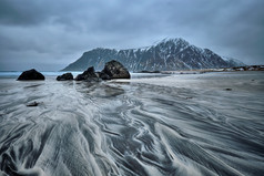 大海流水卵石摄影图