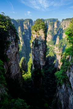 险峻的高峰摄影图片