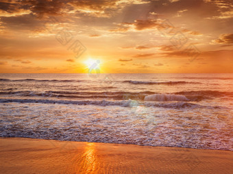 美丽的海边夕阳摄影图