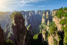 张家界山峰阳光日出摄影图片