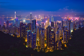 在香港摩天大楼天际线黑夜