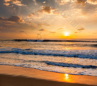 美丽的海边日落风景摄影图