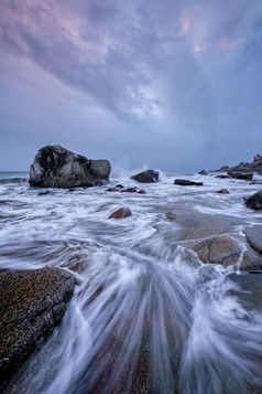 流水水花岩石海水天空