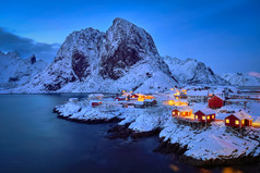 挪威岛屿部落村庄的摄影图