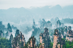 山峰岩石山水摄影图片